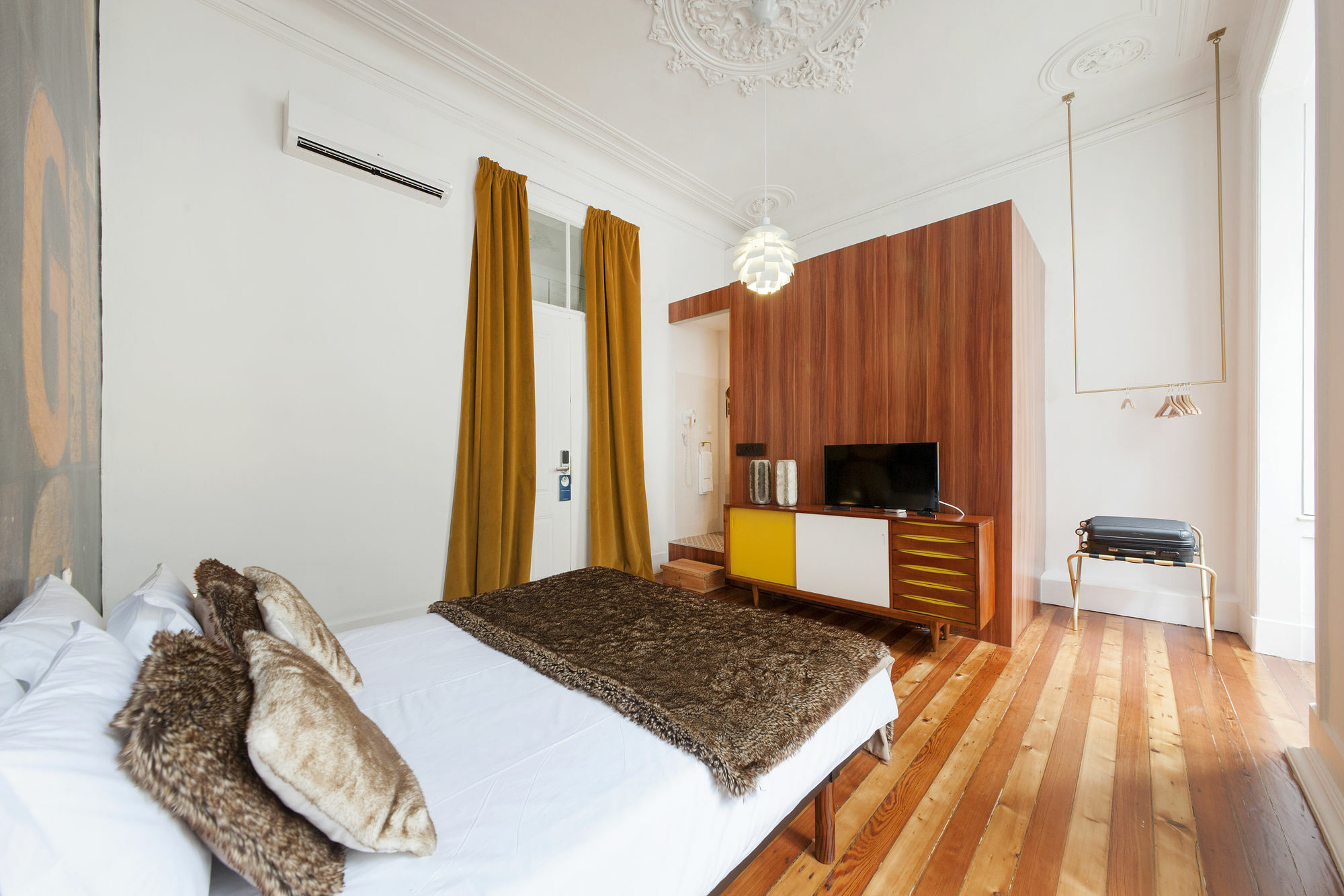 Guest house Lisbon Cheese & Wine Suites 4*